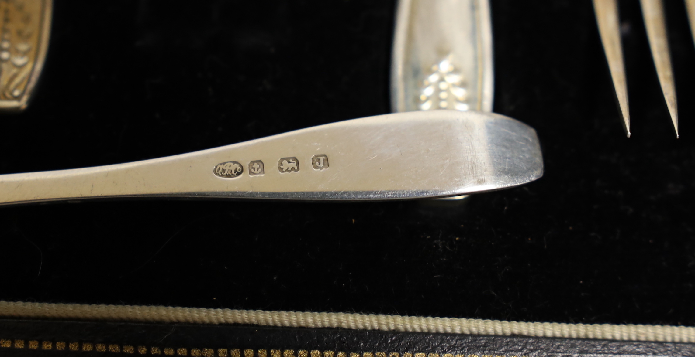 A cased set of six George V silver pastry forks and a serving fork, Birmingham, 1933.